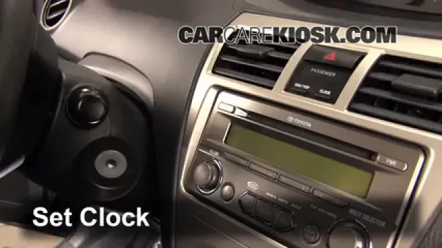 2011 Toyota Yaris 1.5L 4 Cyl. Sedan Horloge Régler l'horloge